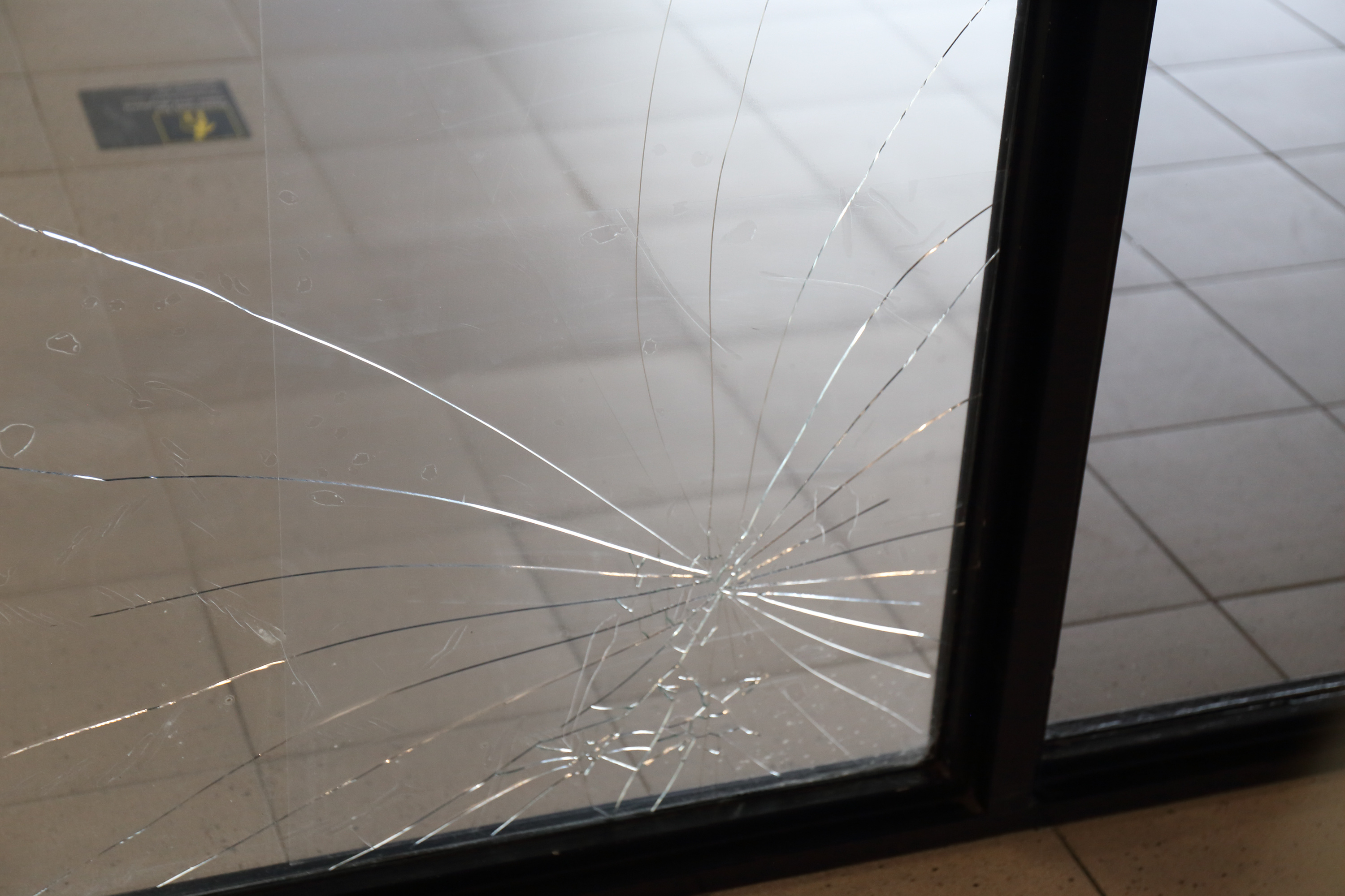 ガラス交換 名古屋市西区 | ガラス修理のご相談は修理の窓口名古屋市西区
